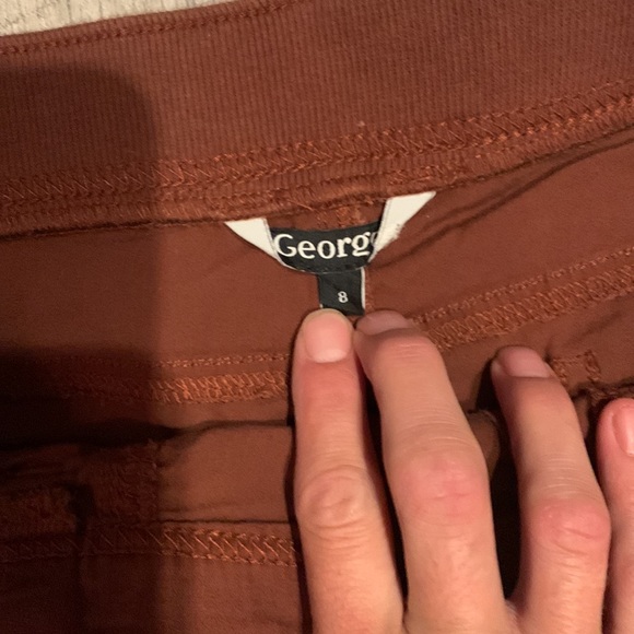 Rust coloured cargo shorts, size 8 - Picture 3 of 3